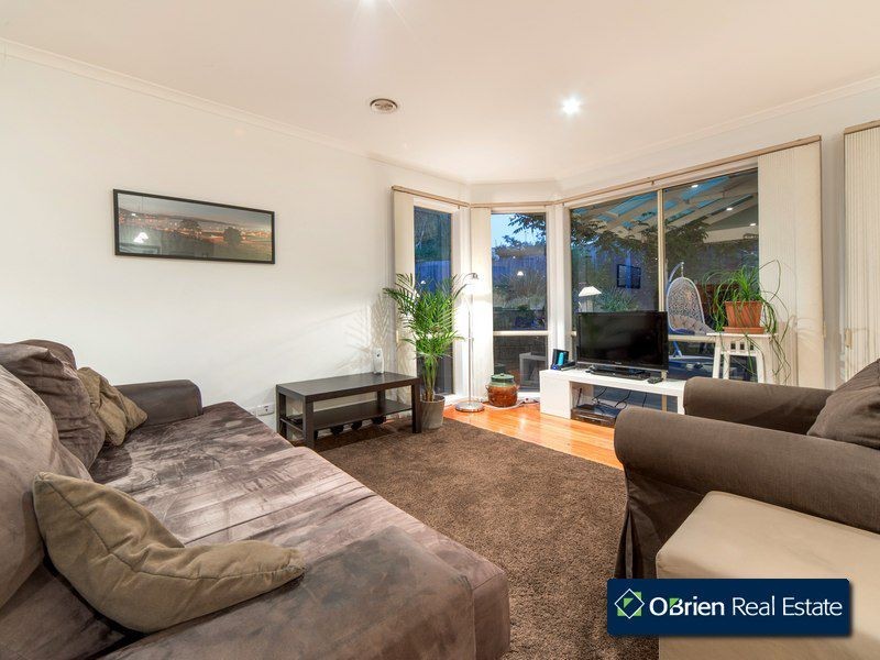 8 John Fisher Drive, Berwick VIC 3806