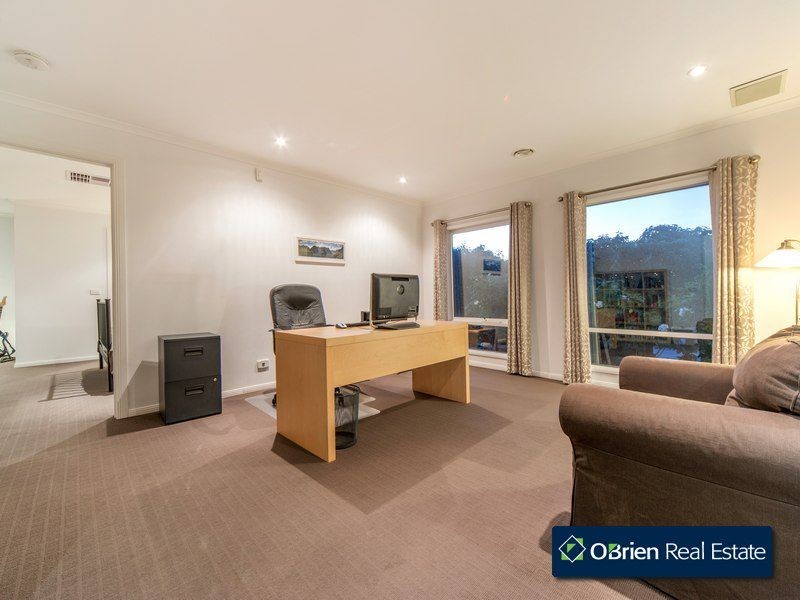 8 John Fisher Drive, Berwick VIC 3806