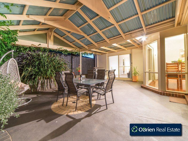 8 John Fisher Drive, Berwick VIC 3806
