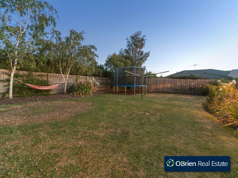8 John Fisher Drive, Berwick VIC 3806