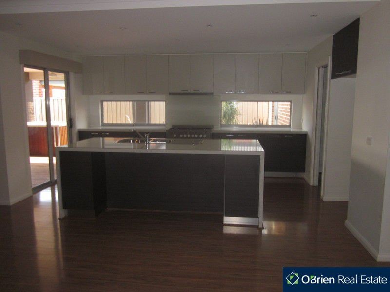 20 Villella Drive, Pakenham VIC 3810