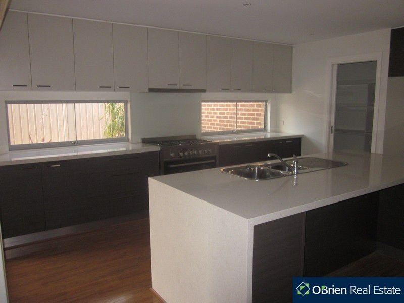 20 Villella Drive, Pakenham VIC 3810