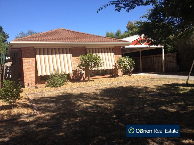 8 Magdalena Place, Berwick VIC 3806