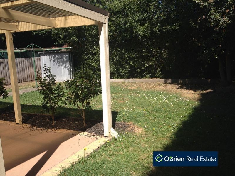 8 Magdalena Place, Berwick VIC 3806