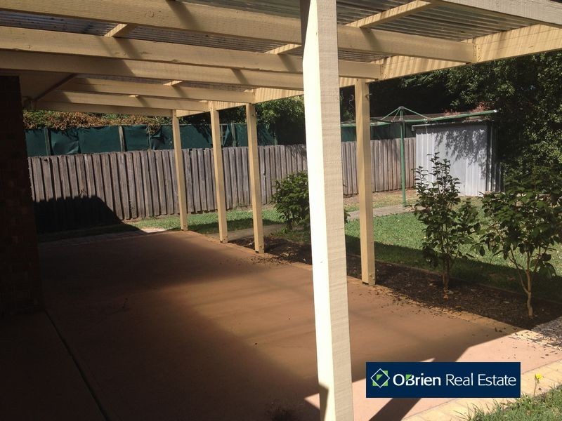 8 Magdalena Place, Berwick VIC 3806