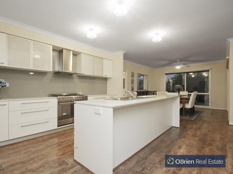 10 Wesson Way, Cranbourne East VIC 3977