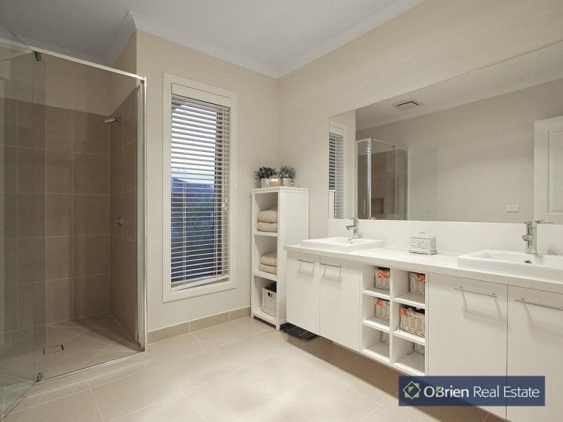 10 Wesson Way, Cranbourne East VIC 3977