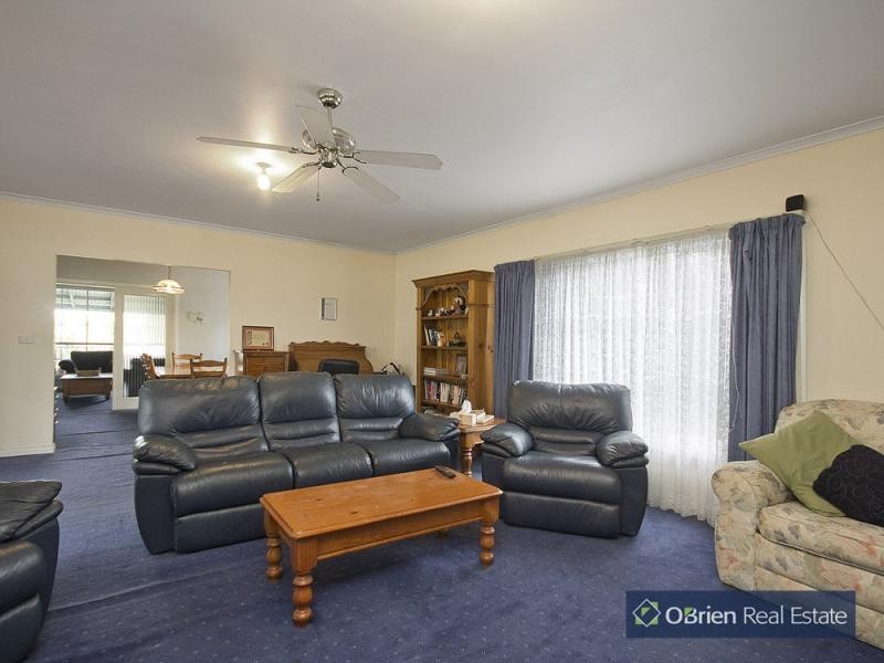 7 Meadow Road, Devon Meadows VIC 3977