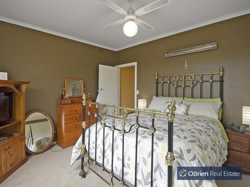 7 Meadow Road, Devon Meadows VIC 3977