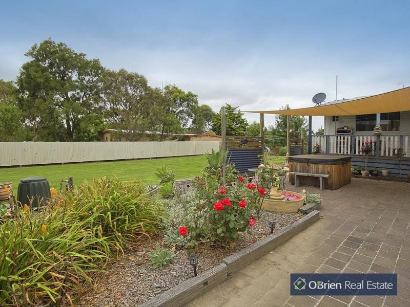 7 Meadow Road, Devon Meadows VIC 3977