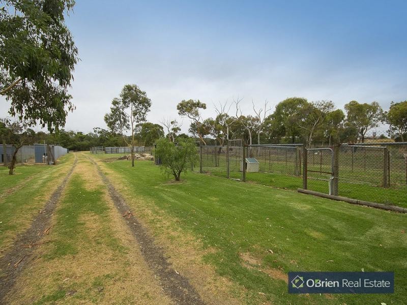 7 Meadow Road, Devon Meadows VIC 3977