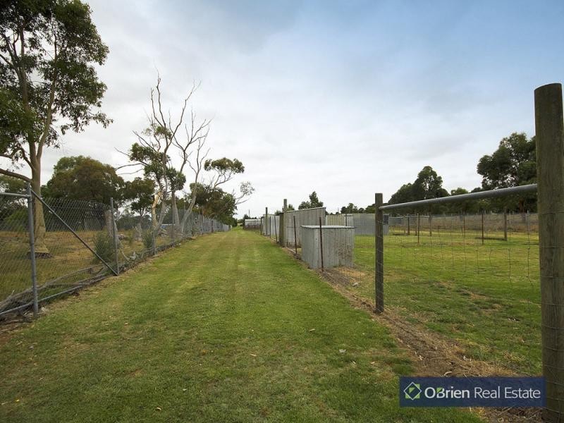 7 Meadow Road, Devon Meadows VIC 3977