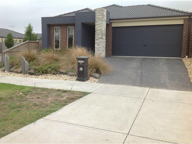 76 SUSSEX Avenue, Cranbourne North VIC 3977