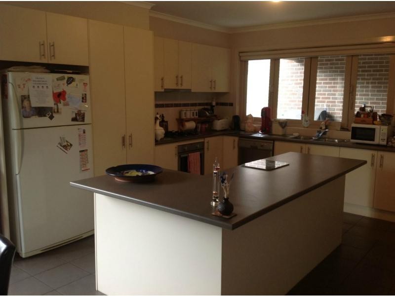 76 SUSSEX Avenue, Cranbourne North VIC 3977