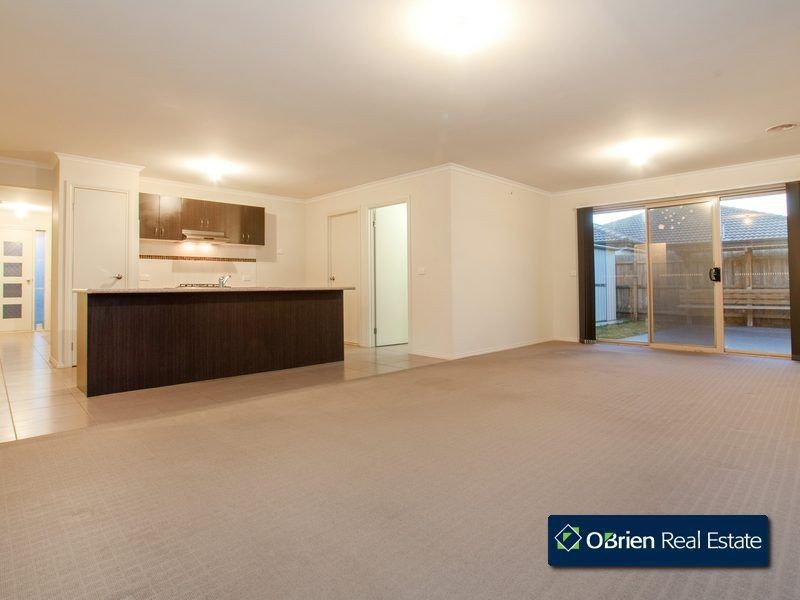 16/220-222 Monahans Road, Cranbourne West VIC 3977