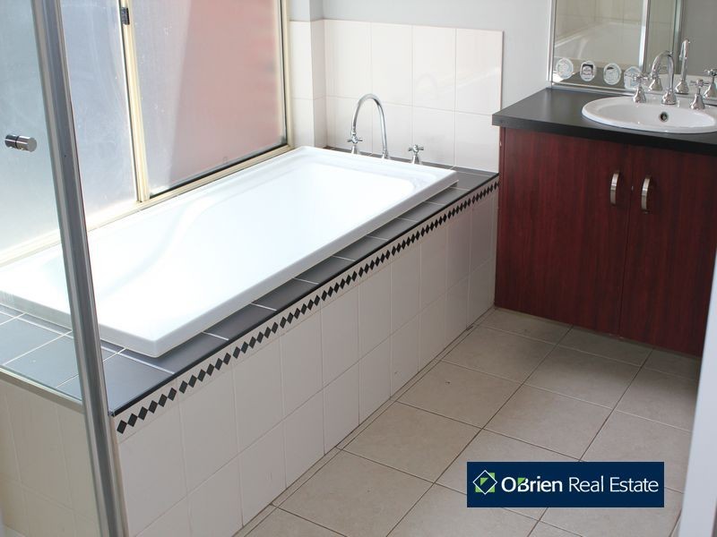 14 Paperbark Drive, Pakenham VIC 3810