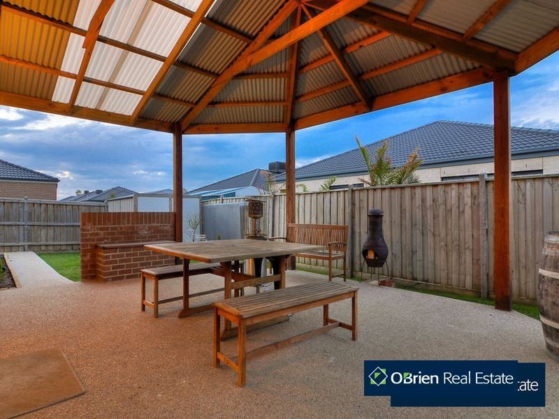 28 Thunderbolt Drive, Cranbourne East VIC 3977