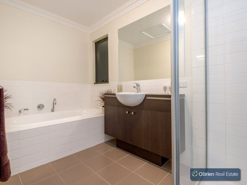 8 Meridian Circuit, Berwick VIC 3806