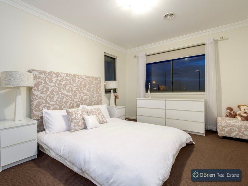 8 Meridian Circuit, Berwick VIC 3806