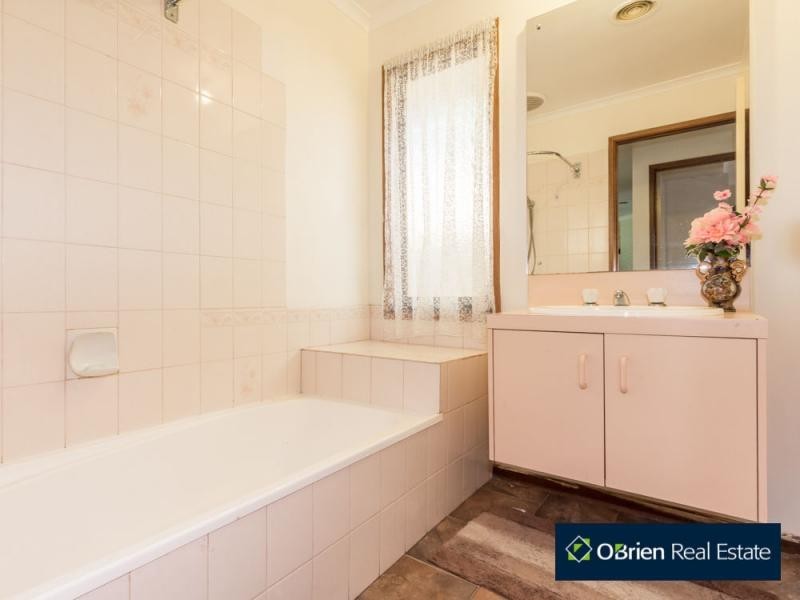 4 Isaac Edey Place, Hampton Park VIC 3976