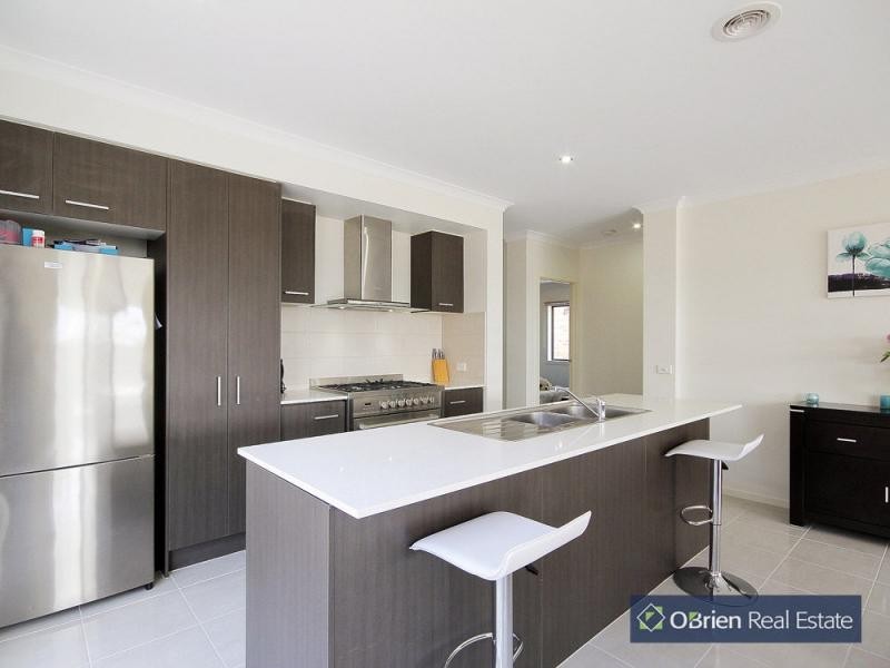 16 Alice Mary Road, Cranbourne West VIC 3977