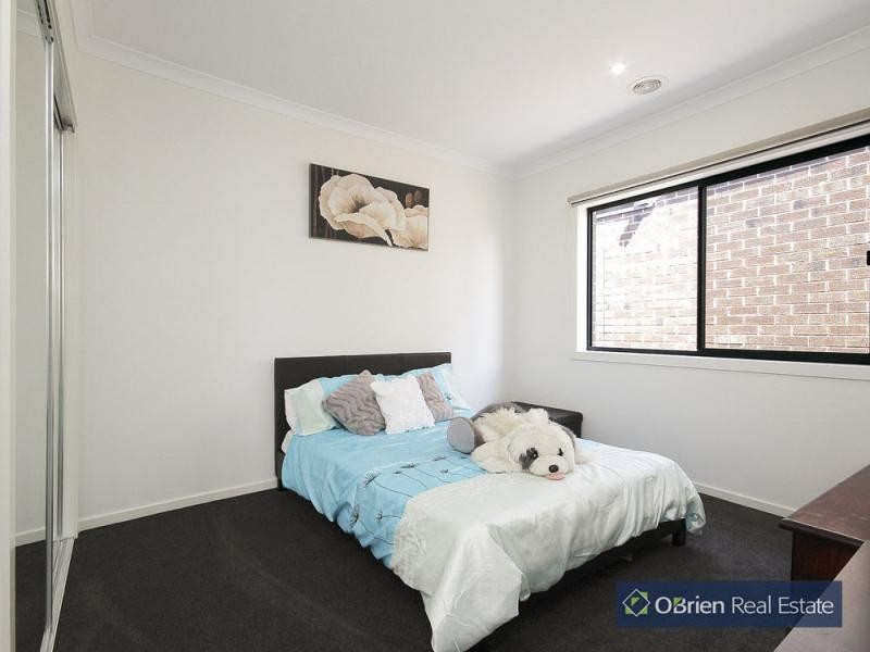 16 Alice Mary Road, Cranbourne West VIC 3977