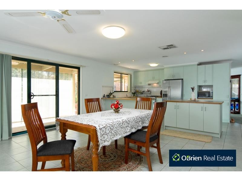 24 Berwick-Cranbourne Road, Cranbourne VIC 3977