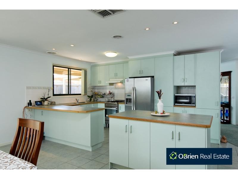 24 Berwick-Cranbourne Road, Cranbourne VIC 3977