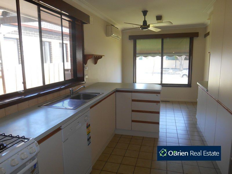 28 Loch Street, Cranbourne VIC 3977