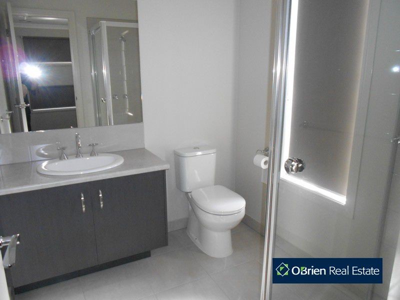 50 Lindentree Way, Cranbourne North VIC 3977