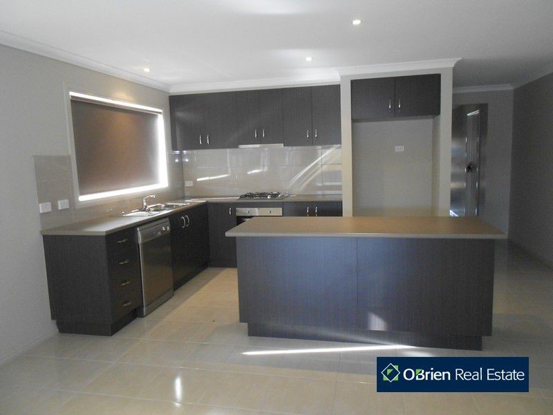 50 Lindentree Way, Cranbourne North VIC 3977