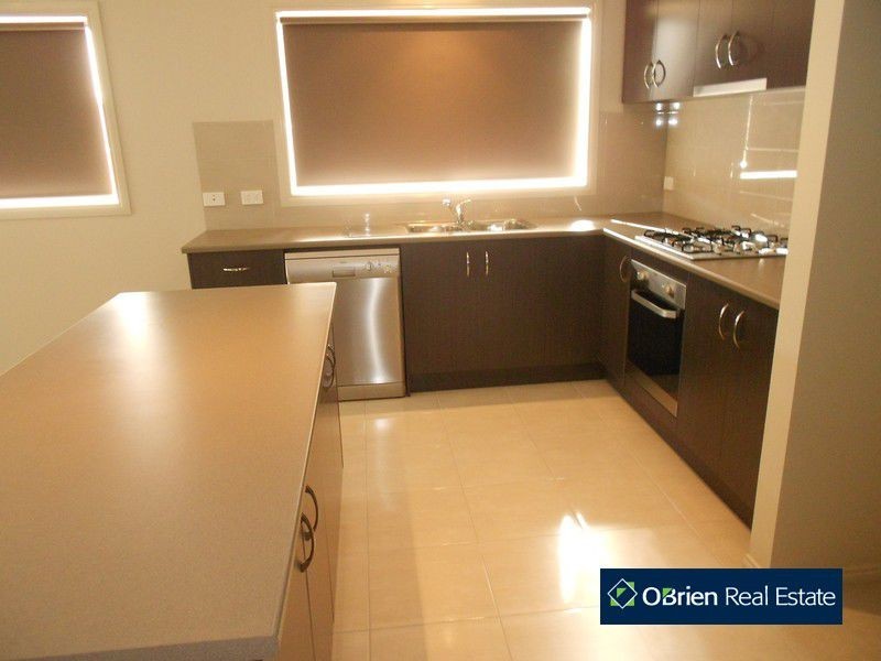 50 Lindentree Way, Cranbourne North VIC 3977