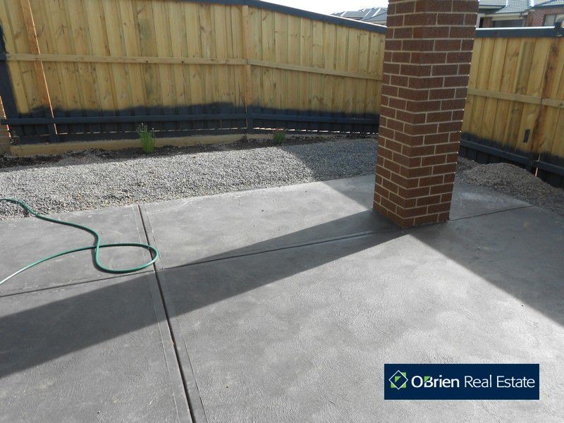 50 Lindentree Way, Cranbourne North VIC 3977