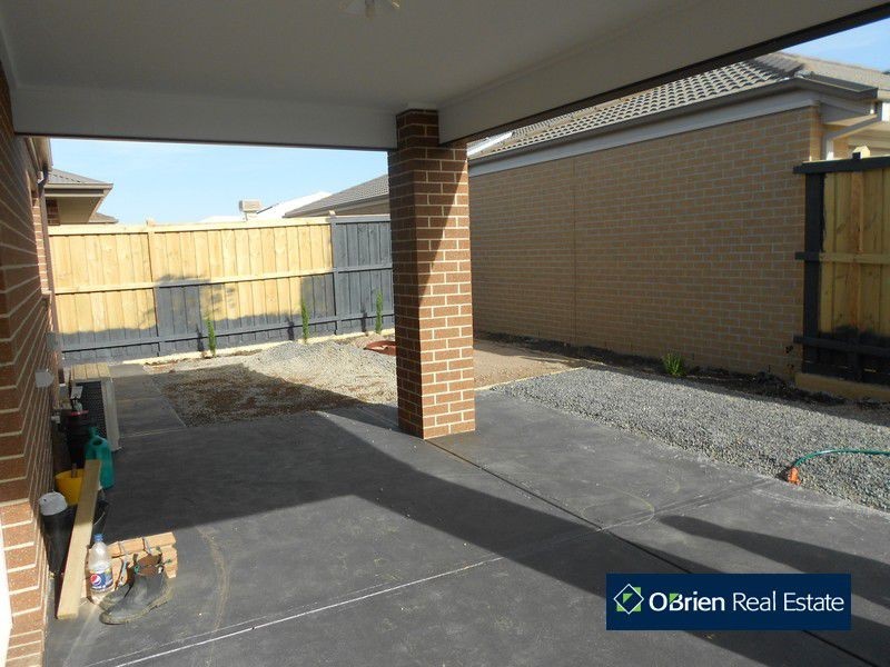 50 Lindentree Way, Cranbourne North VIC 3977