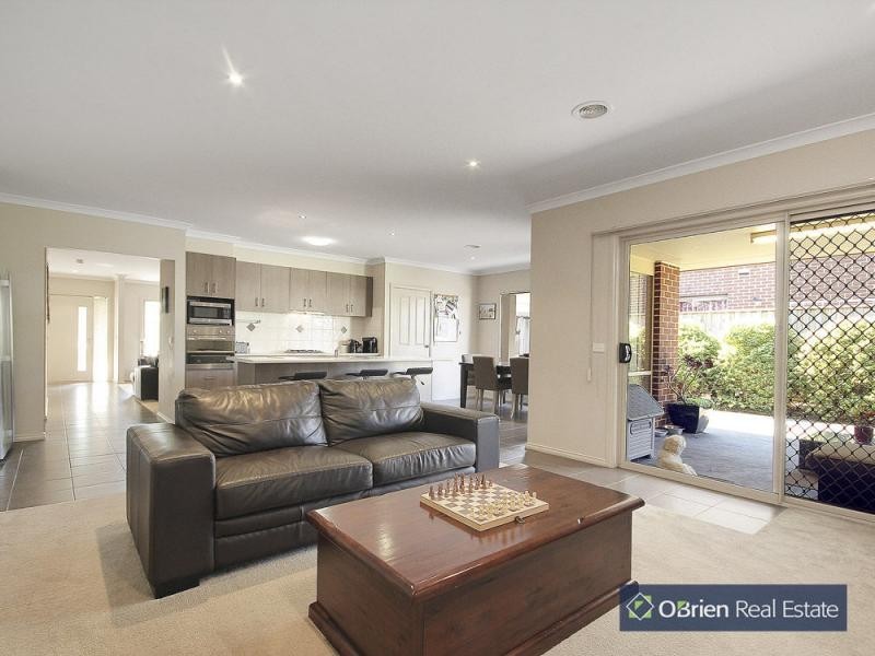 6 Kirrabilli Parade, The Chase, Berwick VIC 3806