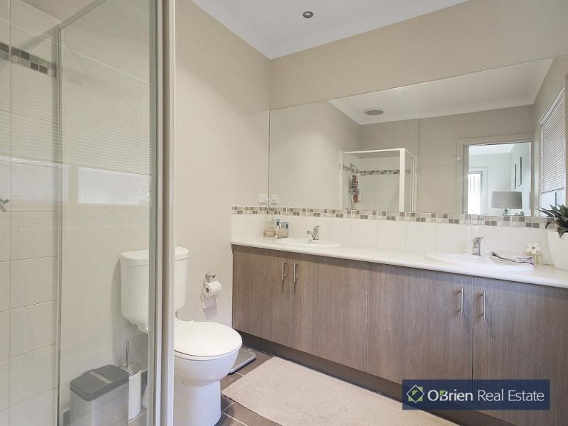 6 Kirrabilli Parade, The Chase, Berwick VIC 3806