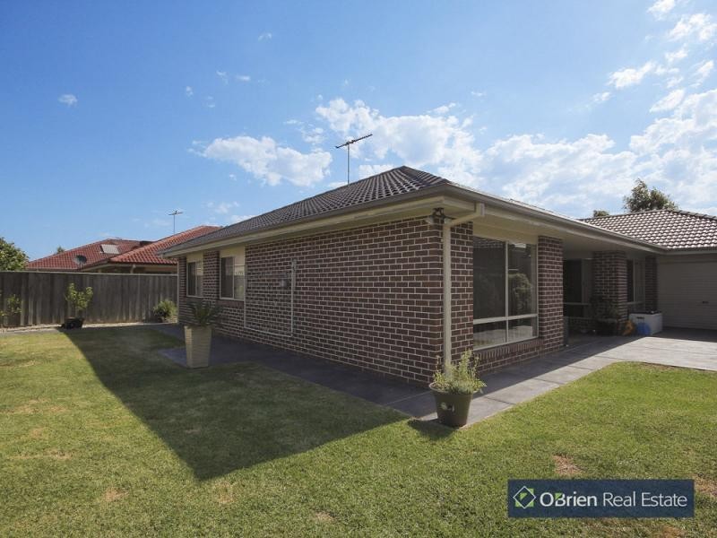 6 Kirrabilli Parade, The Chase, Berwick VIC 3806