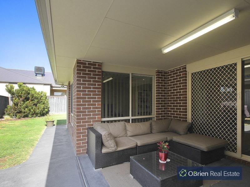 6 Kirrabilli Parade, The Chase, Berwick VIC 3806