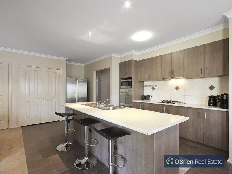 6 Kirrabilli Parade, The Chase, Berwick VIC 3806