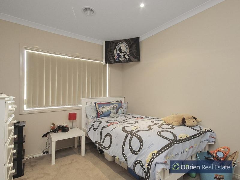 6 Kirrabilli Parade, The Chase, Berwick VIC 3806