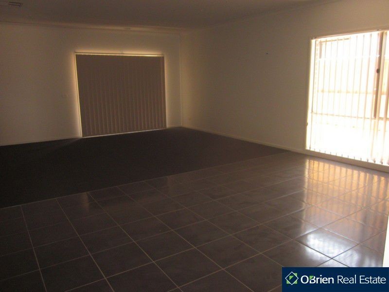 7 Esk Street, Clyde North VIC 3978