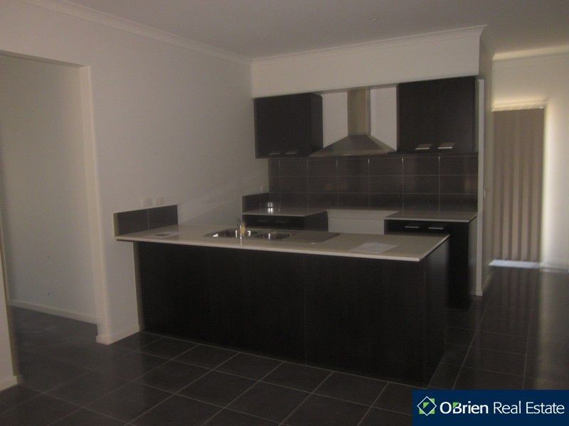 7 Esk Street, Clyde North VIC 3978