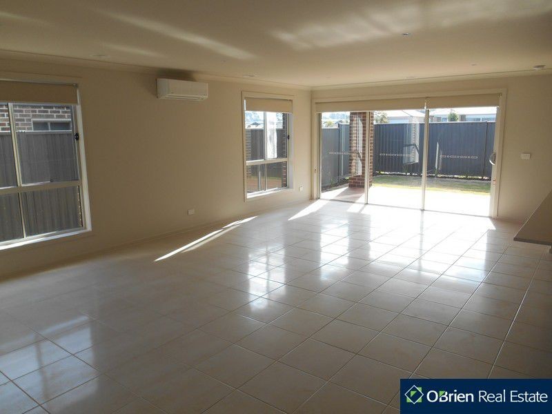 12 Clarendon Street, Officer VIC 3809