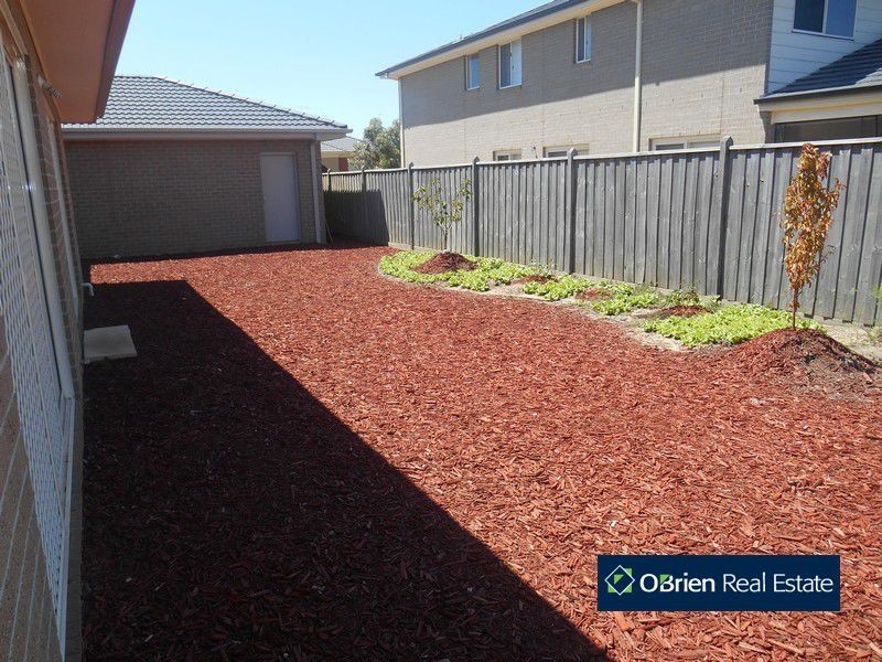 11 Mermaid Grove, Lyndhurst VIC 3975