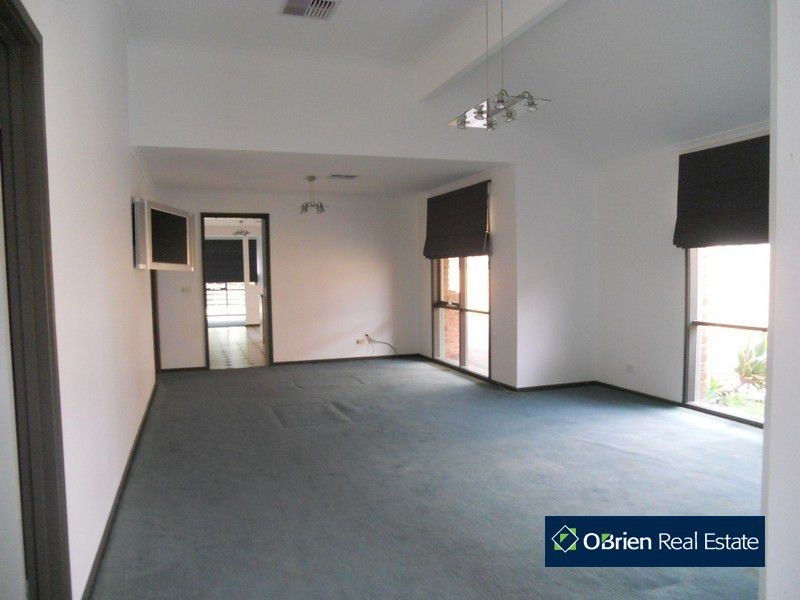 41 Hedgeley Drive, Berwick VIC 3806