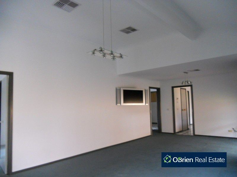 41 Hedgeley Drive, Berwick VIC 3806