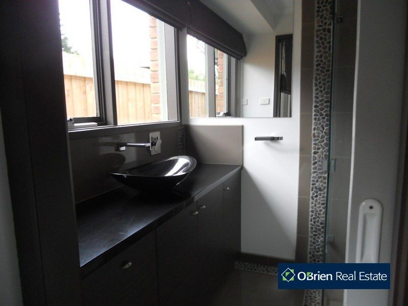 41 Hedgeley Drive, Berwick VIC 3806