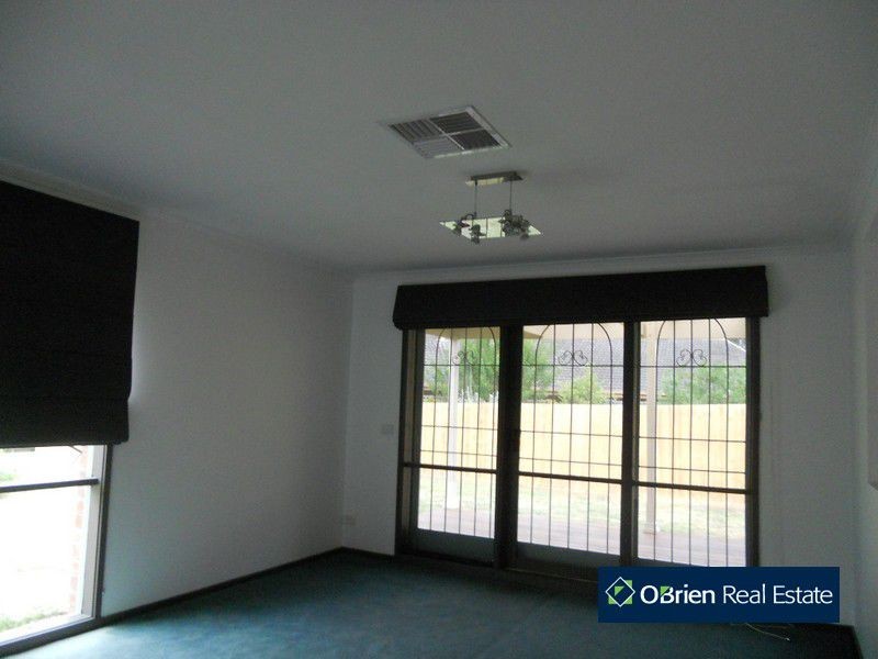 41 Hedgeley Drive, Berwick VIC 3806