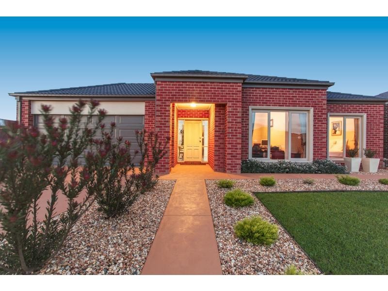 24 Cassowary Avenue, Pakenham VIC 3810