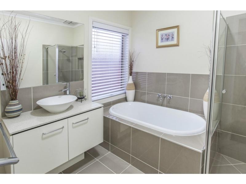 24 Cassowary Avenue, Pakenham VIC 3810